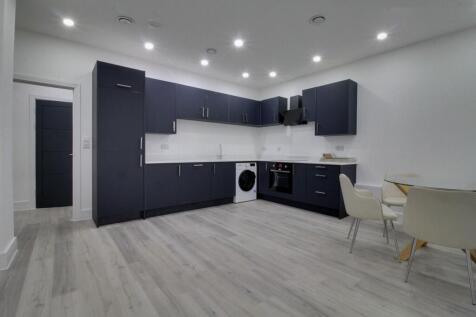 WATER RATES INCLUDED! This stunning one double bedroom, one bathroom apartment is located in the recently refurbished Bank Corner development in the highly sought after Jewellery Quarter. Offered Furn