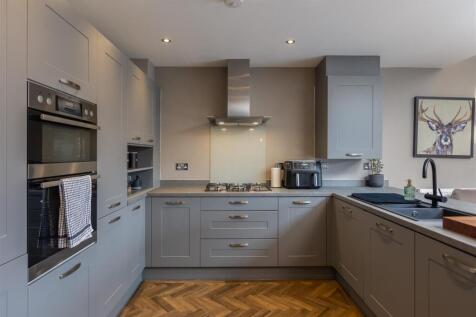 Ploughlands Grove 4 Kitchen Dining Room-2.jpg