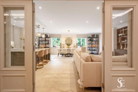 Open-plan kitchen / dining / living area