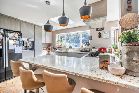 1349384-10-68b9ac...