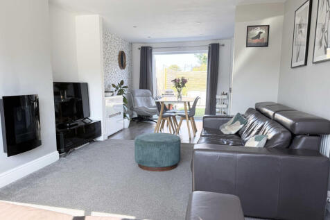 pic3-livingroom
