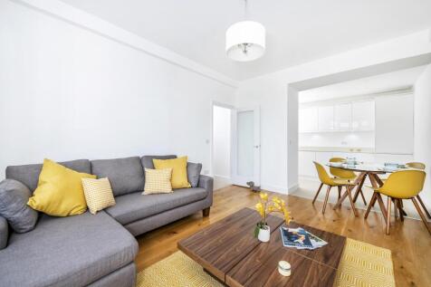 A bright refurbished two bedroom, two bathroom sixth floor flat in this purpose built block benefiting from 24 hour concierge and communal heating and hot water. Grove End Gardens is ideally located f