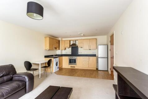 kitchen and living r