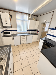 4 Bedroom Terraced in ST4 2BB