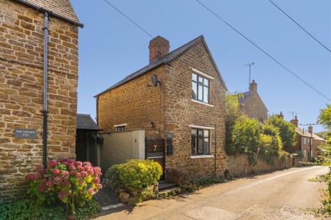 7 Glovers Lane, Middleton Cheney-1.jpg