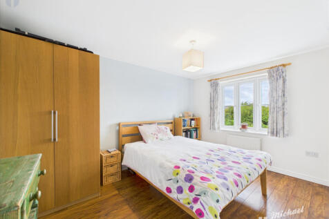 CAM03218G0-PR0735-STILL010