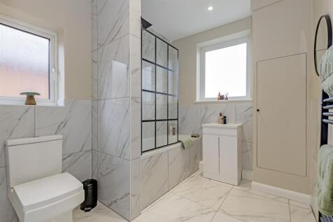 Splendid Family Bathroom