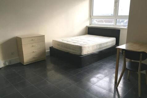 Plaistow E13. Newly redecorated large, light and contemporary furnished/unfurnished self contained studio flat with separate kitchen and private balcony. Perfectly situated just 2 minutes from Plaisto