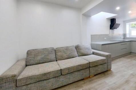 47-Exeter-Road-Livin