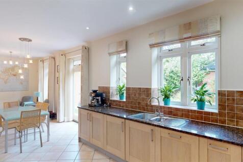 KITCHEN/FAMILY/BREAKFAST ROOM