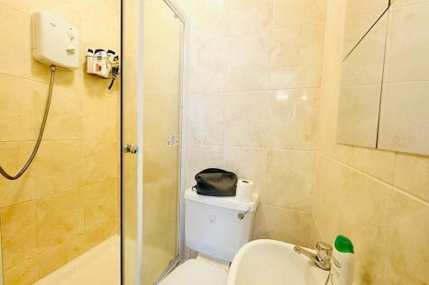 Ensuite to bedroom 3