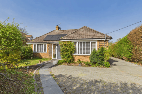 A beautifully presented detached home in the hear