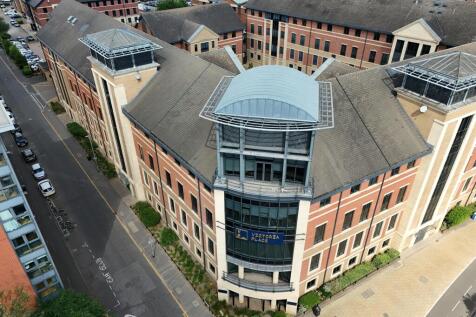 Office to rent in leeds