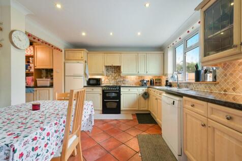 ASHURST ROAD (6).jpg