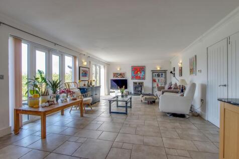 Open Plan Family Room/Kitchen