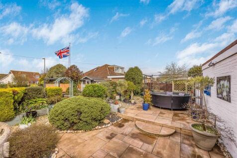 250 Havant Road, Hayling Island-Small-PorticoMarke