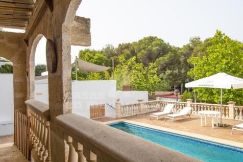 Property with pool in Santander
