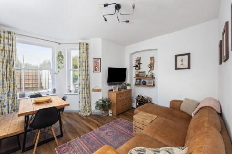 Albany Villas 11-13, Flat 3-006.JPG