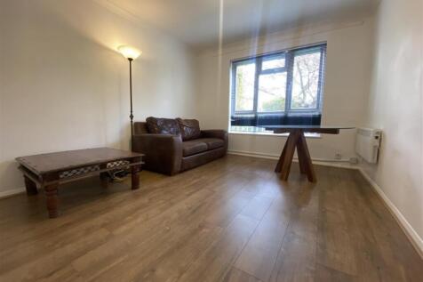 AVAILABLE FROM 1 SEPTEMBER 2026! A very well presented FURNISHED ground floor apartment forming part of a popular low rise block situated in a sought after cul-de-sac within close proximity to Tufnell