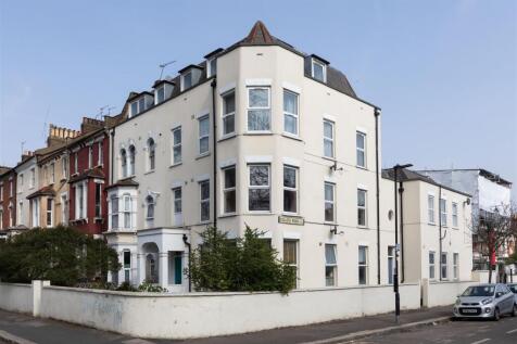 Rainbow Court, E15