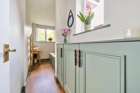 Lifestyle Shot Of Bathroom