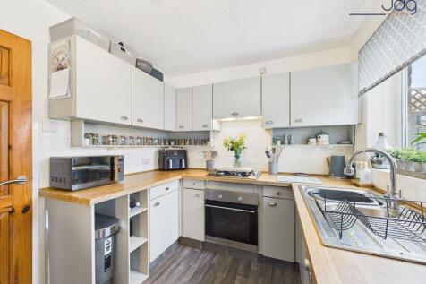 Kitchen with Breakfast Bar