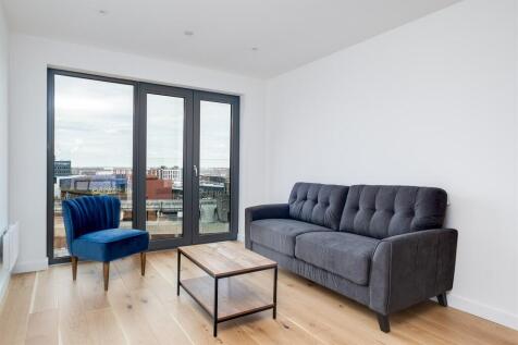 Available from mid Aug | Two-Bedroom / Two-Bathroom| Juliet Balcony| Concierge Service | Full Furnished | Prime central Birmingham B1 location