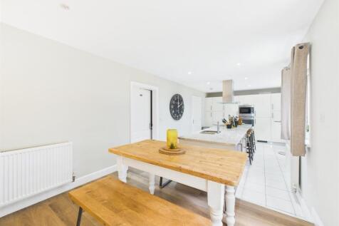 Upper Level Lounge/Dining Area