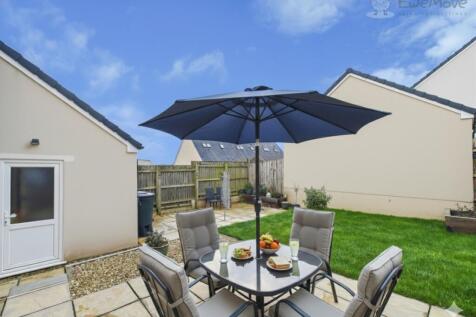 EWEMOVE SOUTH MOLTON - GARDEN