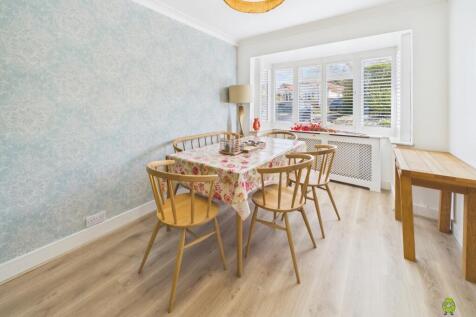 Presented by Clinton at EweMove Bexleyheath and Da