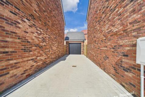 Driveway/Garage