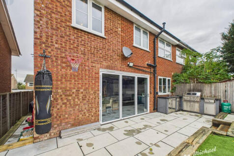 CAM03218G0-PR0806-STILL016-thumbnail-h750-70