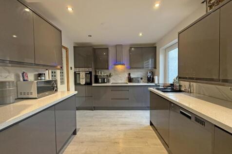 Coppice Gardens 3 - Kitchen 2...jpg
