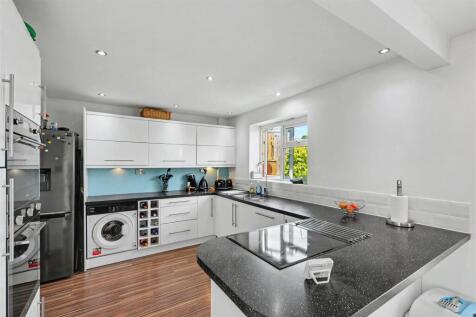 Kitchen (2).jpeg