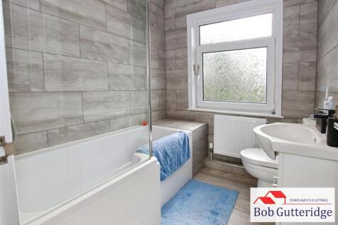 FIRST FLOOR BATHROOM