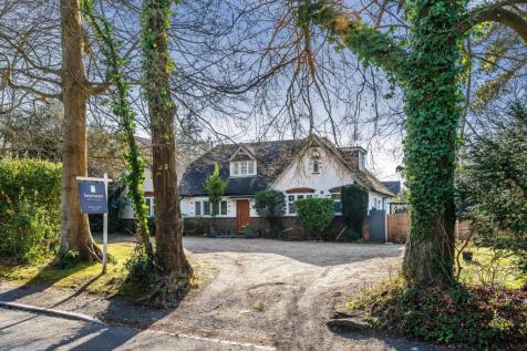 Spacious Driveway