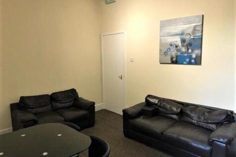 STUDENT HOUSE – IDEAL FOR A GROUP OF 5 STUDENTS £50pp Student Signing Bonus! This property is ideal for a ready-made group of five students looking for a very well-priced house in an excellent locatio