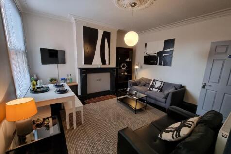 5 Bedroom Terraced in LN1 1LS