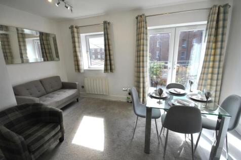 LOUNGE/DINING AREA