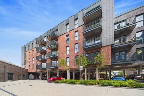 Berkeley Estates & Management are pleased to offer for rent this executive & stylish furnished one bedroom harbourside apartment. Situated on the ever-popular Harbourside. McArthur's Yard is a purpose
