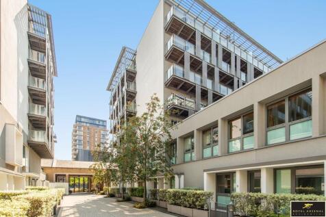 Contemporary two bed, in a popular building at the top end of this established landmark development, situated adjacent to the river, east of Greenwich and only a stones throw from the Elizabeth Line.