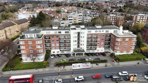 A spacious, chain free well presented 3 bedroom p