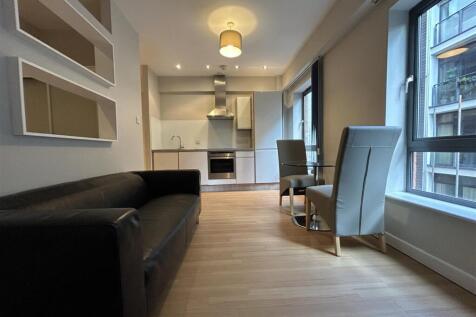 Exclusive to Buckley Frayne. Agecroft House is located in the very heart of the Northern Quarter with access to both Piccadilly and Victoria train stations within minutes walk and on the door step of