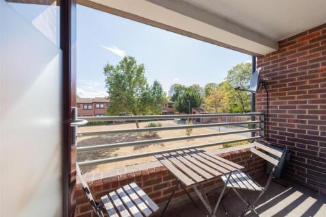 Churchfields, E18