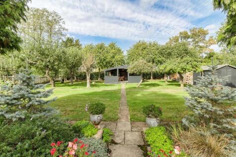 1 Knowle Hill, Hurley