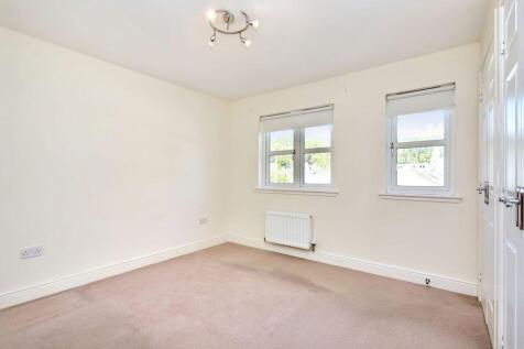 4 bed, 3 bath Detached in Leeds - Photo 7