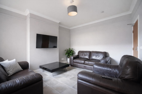 5 Bedroom House in LL57 1AU