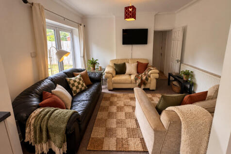 8 Bedroom Semi-Detached in YO10 3AL