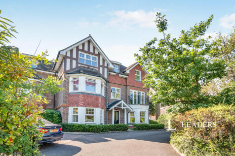 1 milford house exte