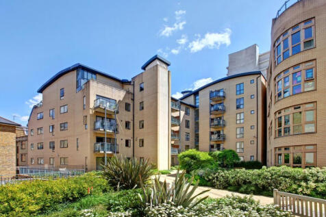12thfloor apartment in a prestigious portered building with breathtaking panoramic views across the London skyline. Four spacious double bedrooms and two modern bathrooms Bright and fully furnished th